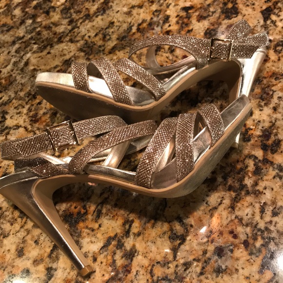 Glint ‘Desi” Platform Sandal - Picture 6 of 8